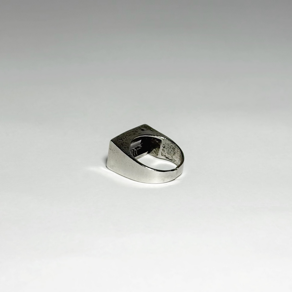 Unlove Ring