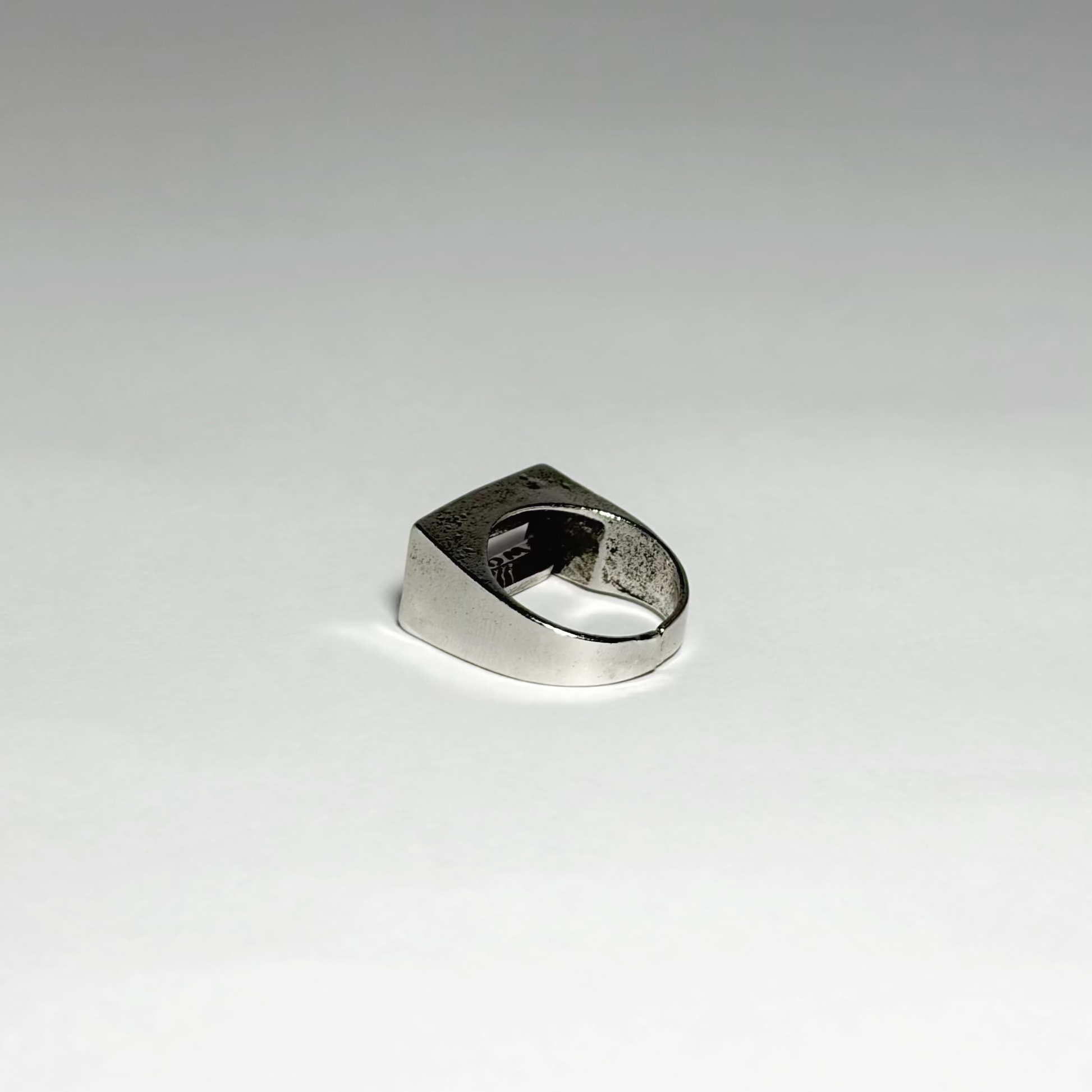 Unlove Ring